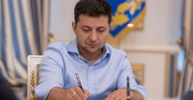 Зеленський прийняв закон про перезавантаження НАЗК та відкриття декларацій посадовців СБУ Зеленський прийняв закон про перезавантаження НАЗК та відкриття декларацій посадовців СБУ