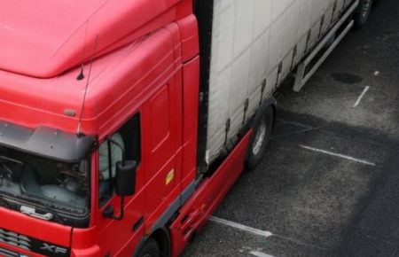 У Британії у вантажівці знайшли тіла 39 загиблих людей — водія  затримали