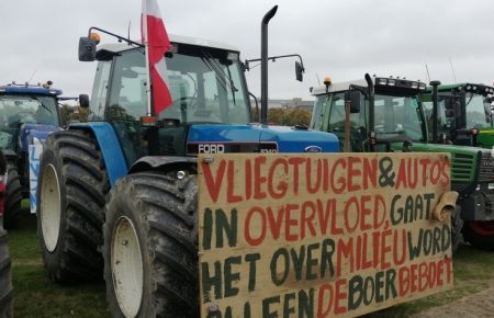У Гаазі страйкують фермери, сільськогосподарська техніка у центрі міста (відео)