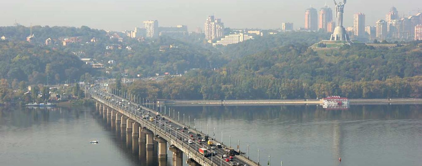 У Києві поліцейські затримали псевдомінера мосту Патона, йому загрожує до 6 років в'язниці