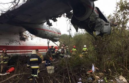 Падіння літака АН-12 біля Львова: троє постраждалих у важкому стані