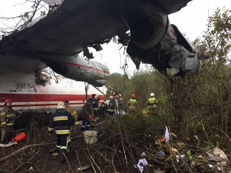 Падіння літака біля Львова: слідчі розглядають 4 версії аварії