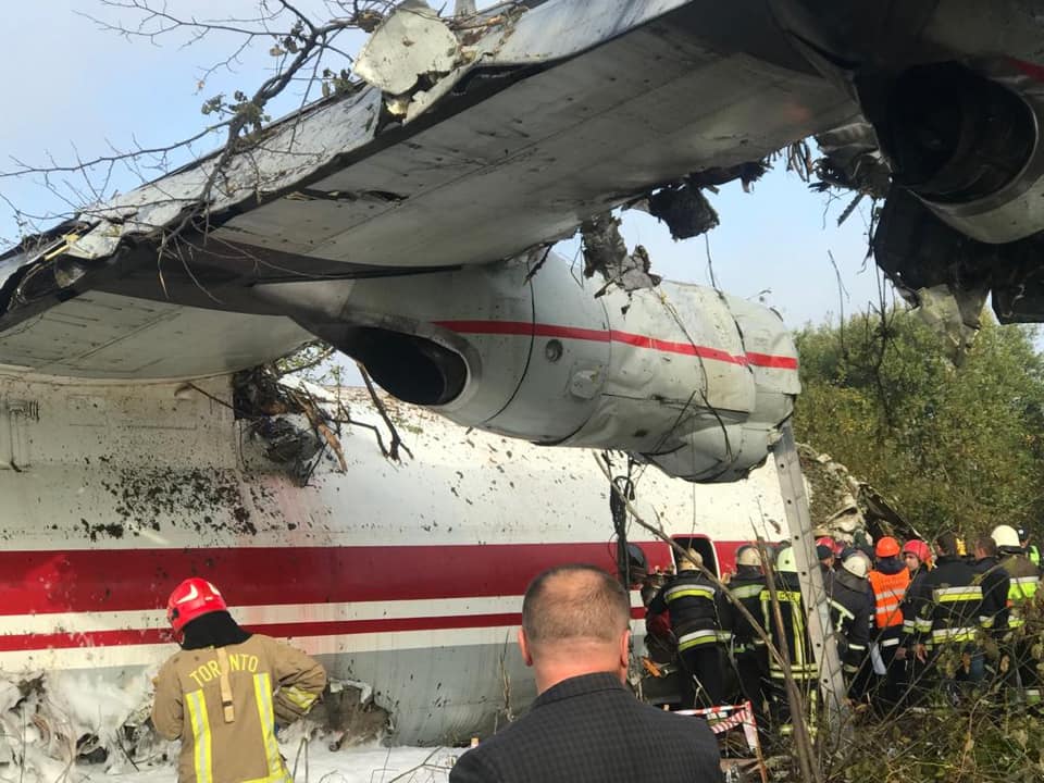 Падіння літака біля Львова: стан двох постраждалих покращився