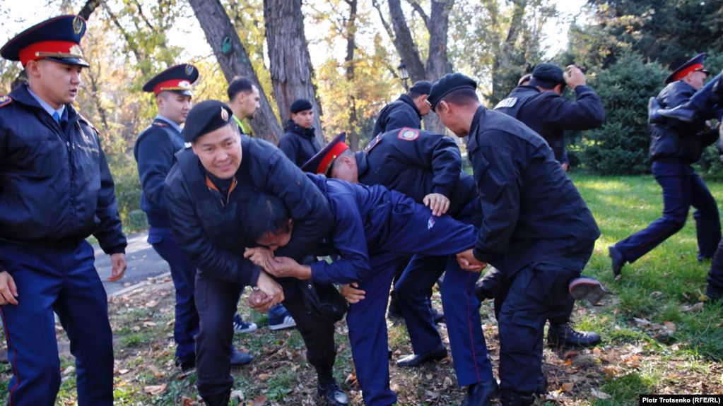 У Казахстані затримали щонайменше 26 людей за спробу участі у мітингах проти політрепресій