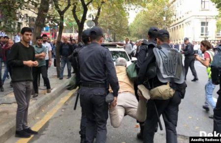 Протест у Баку 19 жовтня: поліція затримала активістів, центр міста оточували силовики