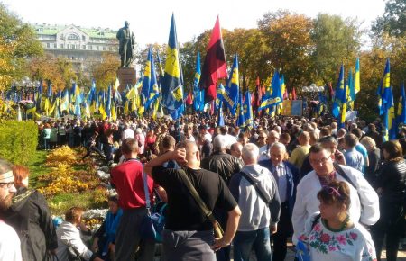 У Києві проходить марш «Ні—капітуляції»
