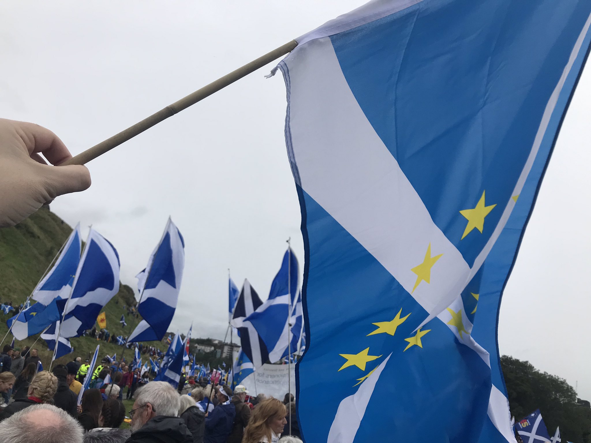 У столиці Шотландії тисячі людей вийшли на марш за незалежність