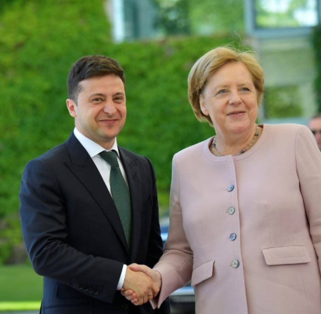 Зеленський і Меркель провели телефонну розмову