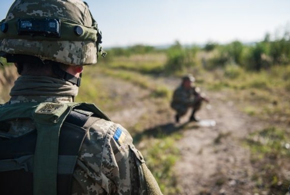 Минулої доби 3 військових дістали поранення на Донбасі