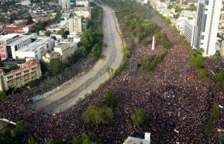 Вимагають проведення реформ: у Чилі на протести вийшли понад мільйон людей