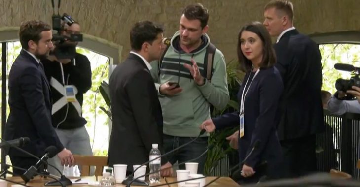 «Схеми» відкинули звинувачення Зеленського про «неетичну поведінку» свого журналіста «Схеми» відкинули звинувачення Зеленського про «неетичну поведінку» свого журналіста