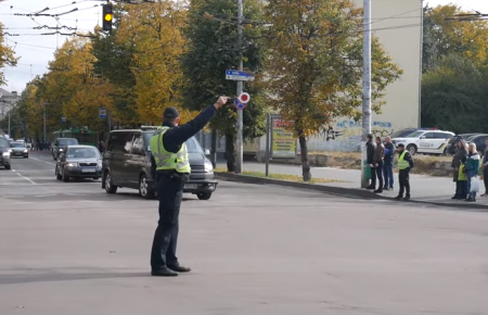 Президентський кортеж прибув до Житомира (відео)