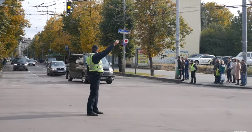 Президентський кортеж прибув до Житомира (відео)