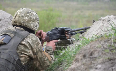 Двоє військових поранені, бойовики 15 разі порушили режим припинення вогню — доба на Донбасі