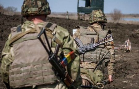 Доба на Донбасі: бойовики стріляли 17 разів