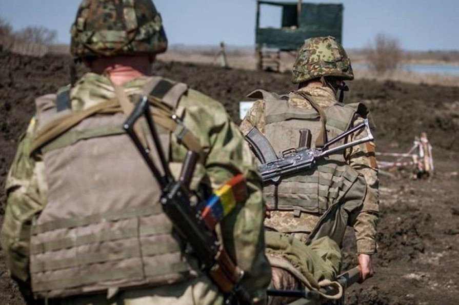 Доба на Донбасі: бойовики стріляли 17 разів