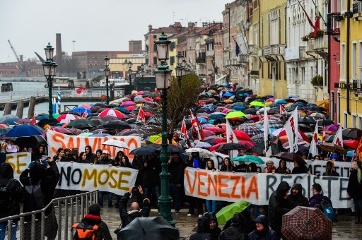 Жителі Венеції протестують проти круїзних лайнерів