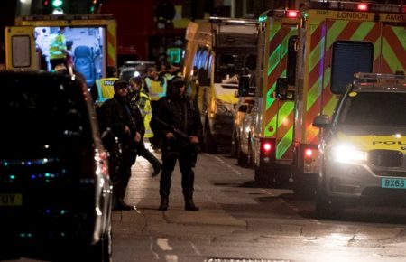 Поліція Лондона розглядає інцидент на мосту як «пов’язаний з тероризмом»