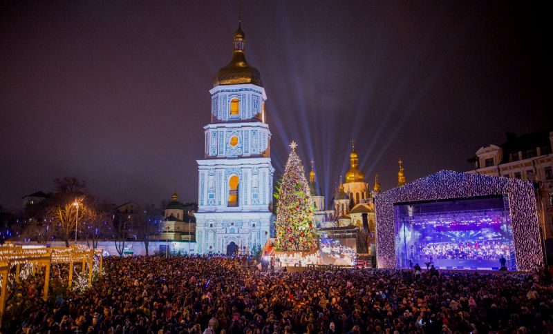 У які дати українці відпочиватимуть на зимові свята?