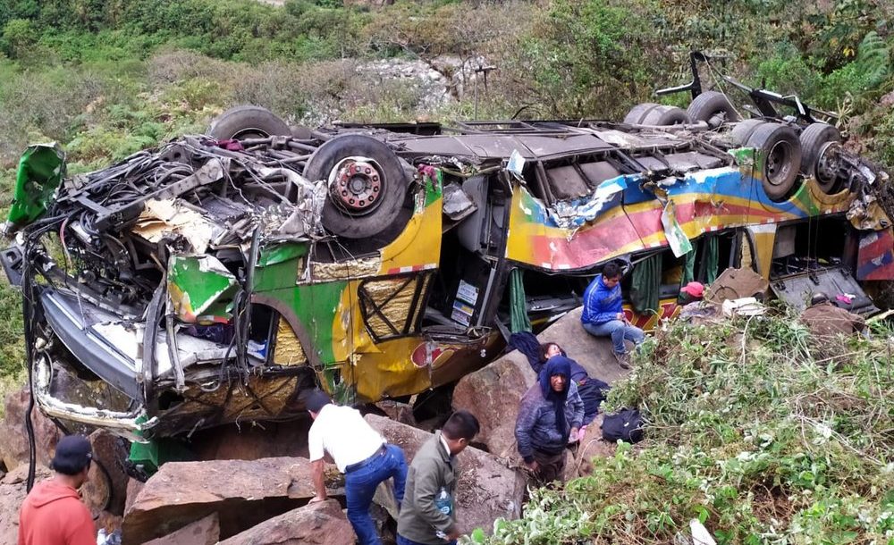 У Перу автобус зірвався у прірву, загинули 19 людей