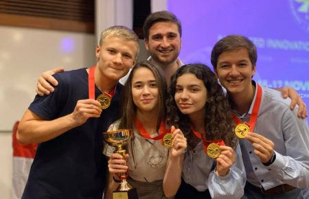 Четверо українців взяли «золото» на конкурсі інновацій у Сінгапурі