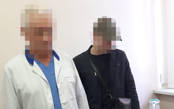 Лікаря київського онкодиспансеру викрили на хабарі у $2 тисячі
