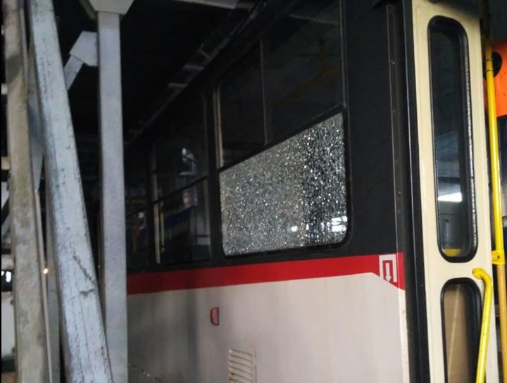 У Києві обстріляли швидкісний трамвай (фото)