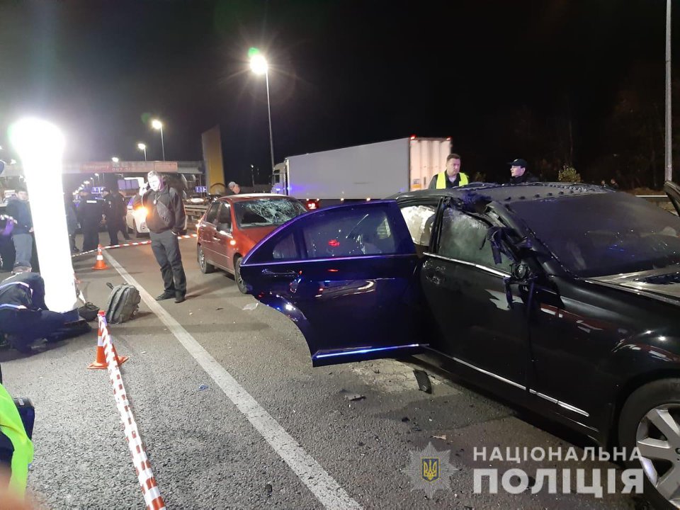 Загинув поліцейський-охоронець — поліція оприлюднила подробиці вибуху авто у Києві