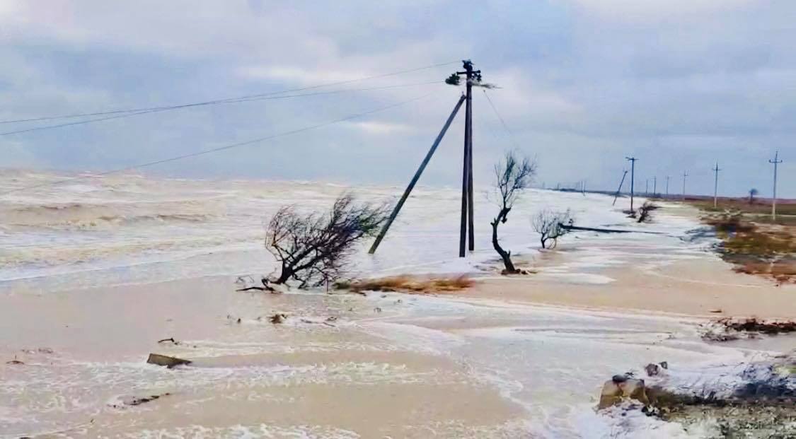 З острова Бірючий у Запорізькій області продовжують евакуювати людей через шторм