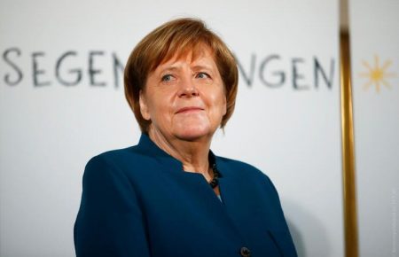 Меркель телефонувала Путіну – говорили про «нормандську зустріч», розведення збройних сил та транзит газу через Україну