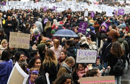 У  Парижі майже 50 тисяч людей вийшли на акцію проти домашнього насильства