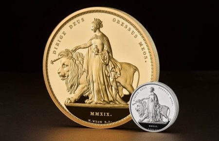 У Британії виготовили найбільшу в історії країни монету із золота