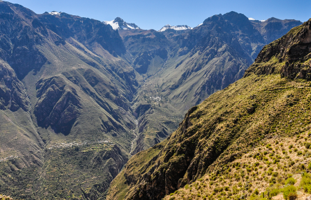 У Перу автобус зірвався в ущелину глибиною 200 м, щонайменше 10 загиблих