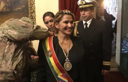 У Болівії сенаторка з опозиції Ан'єз проголосила себе в.о. президента