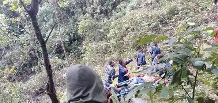 У Непалі автобус зірвався з обриву, загинули 18 людей