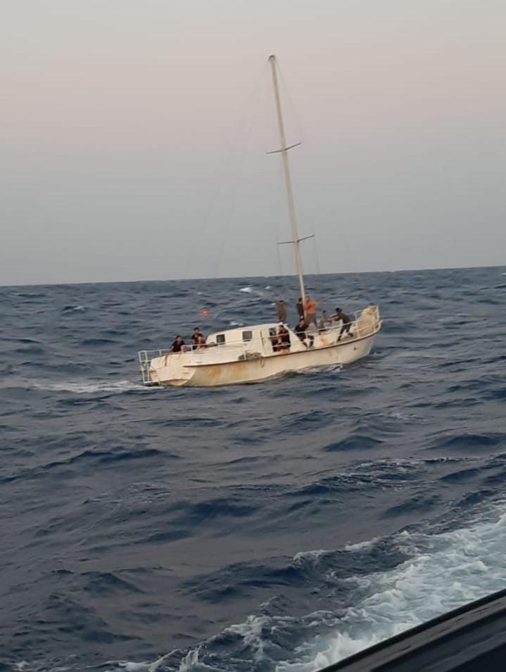 Біля берегів Італії затримали яхту з нелегалами та українським екіпажем — прикордонна служба