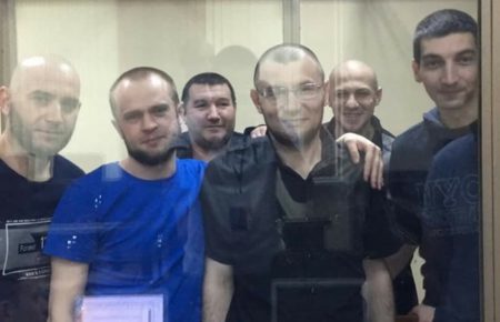 У Росії шістьох кримчан засудили від 7 до 19 років в'язниці