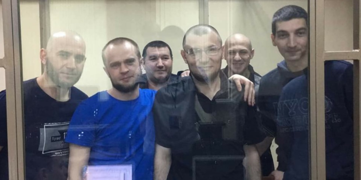 У Росії шістьох кримчан засудили від 7 до 19 років в'язниці