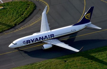 В Іспанії жінка виграла суд проти Ryanair щодо плати за перевезення ручного багажу