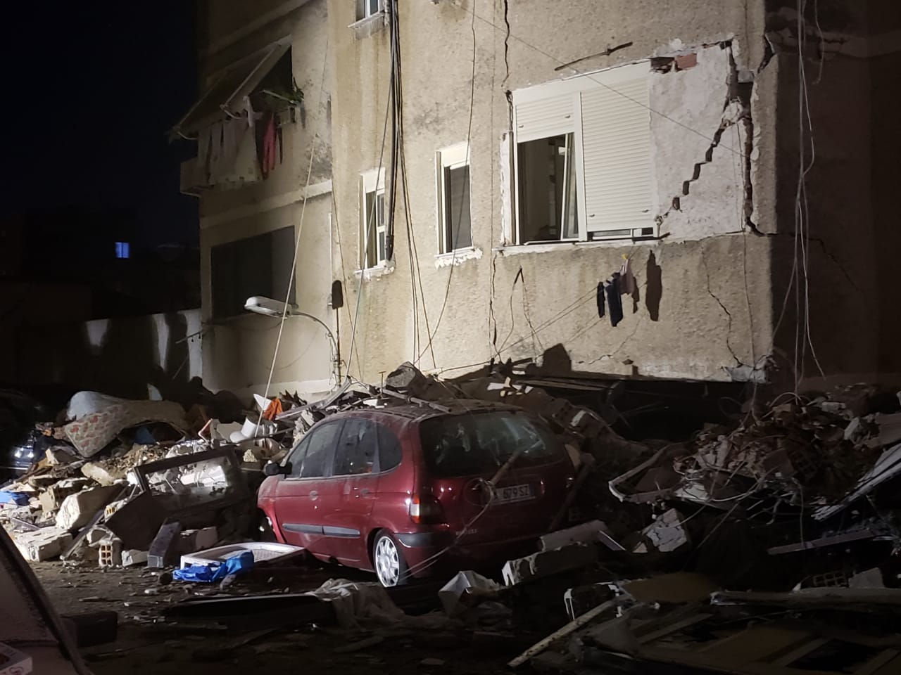 Землетрус в Албанії: кількість загиблих зросла до 20