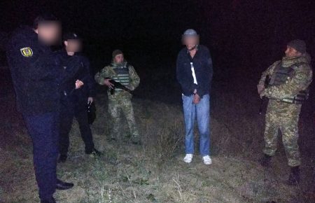 Втікач з Молдови накинувся з ножем на українського прикордонника
