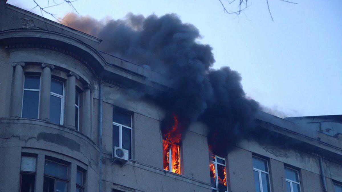 У згорілій будівлі коледжу в Одесі не було пожежної сигналізації — ДСНС