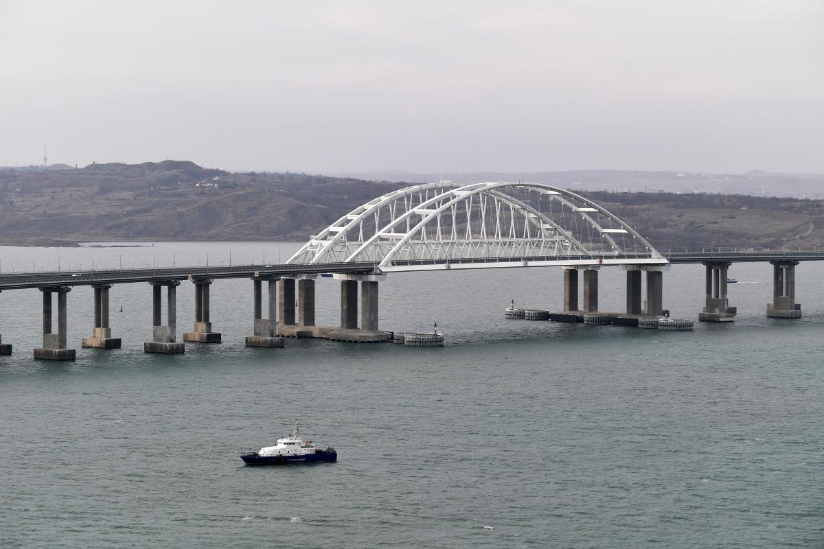 Прокуратура АРК порушила справу за проїзд потяга Кримським мостом