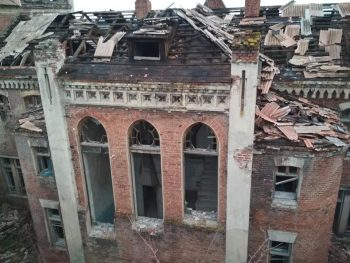 До кінця січня унікальний будинок XIX століття у Лисичанську може отримати статусу пам'ятки — активіст До кінця січня унікальний будинок XIX століття у Лисичанську може отримати статусу пам'ятки — активіст