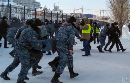 На мітингах у Казахстані вимагали політичних реформ — є затримані