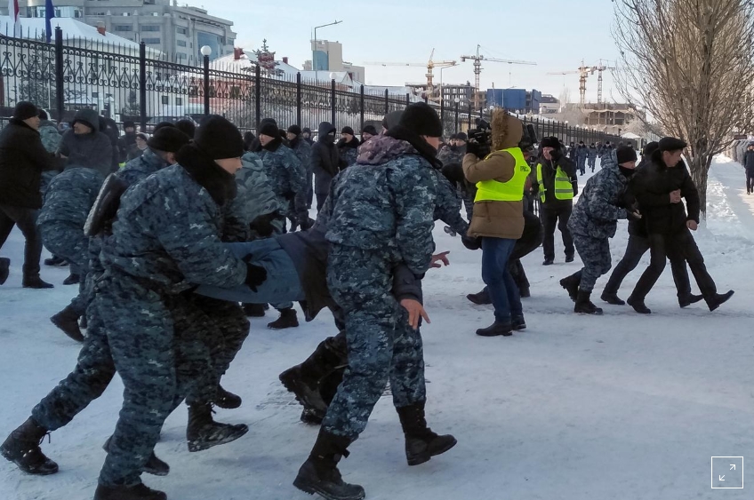 На мітингах у Казахстані вимагали політичних реформ — є затримані
