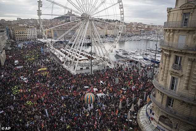У Франції розпочався загальнонаціональний страйк проти пенсійної реформи