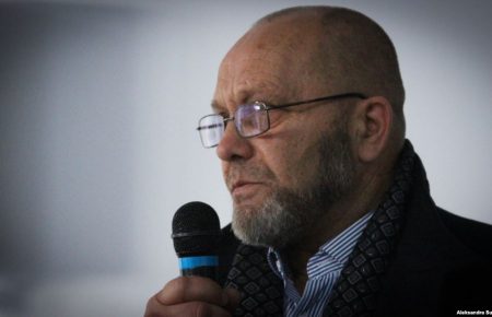 Силовики понад 2 години допитували правозахисника Джеппарова на адмінкордоні з окупованим Кримом