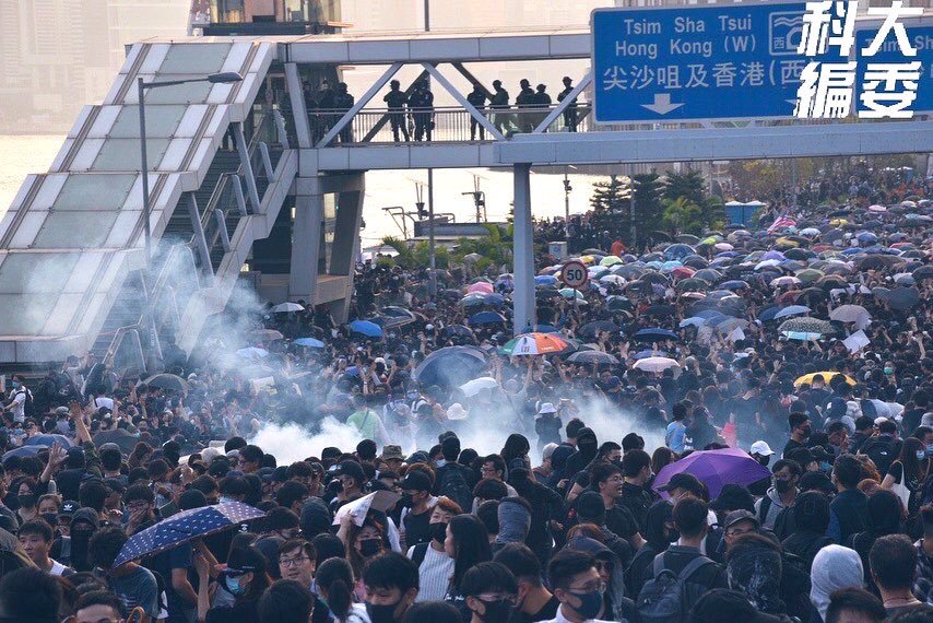 Китай ввів санкції проти США після ухвалення закону про підтримку протестувальників Гонконгу