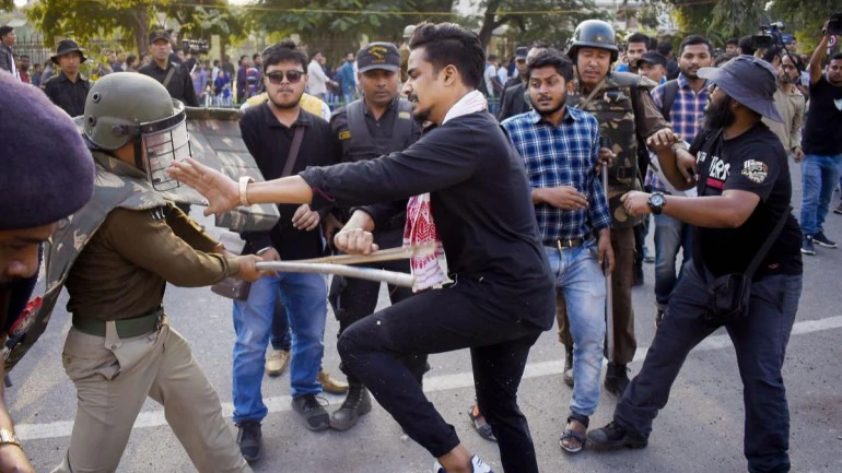 Протести в Індії: двоє людей загинули, 11 — дістали поранення